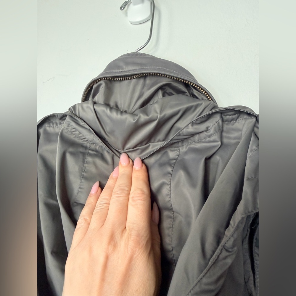 Blauer USA Grey/Silver Windbreaker Jacket | Lightweight | Excellent Condition - Picture 14 of 17